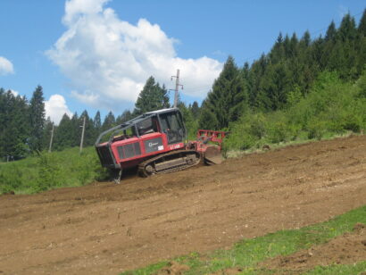 Mulcer-Ahwi-RT400 Mulčenje grmovja in travnikov z ustreznimi mulčerji